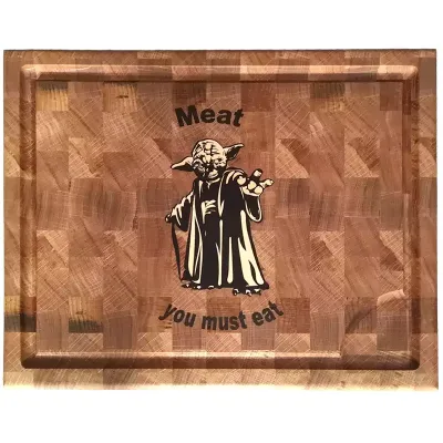 Skærebræt i eg med indlæg af yoda.