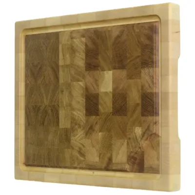 Skærebræt af eg med kant af ahorn. Med saftrand og reservoir.